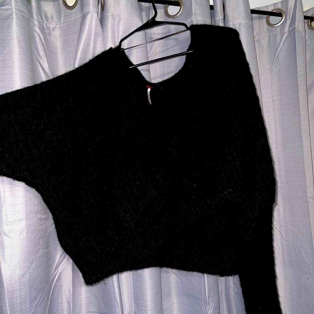 Oversized Free People sweater. Size Small. Black